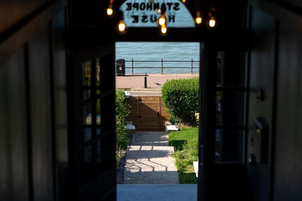 Stylish Beachfront Apartment, Sweeping Ocean Views And Luxury Touches Herne Bay Exterior photo